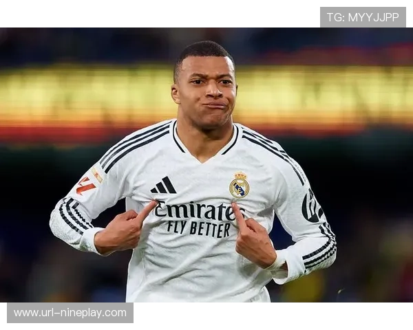 全球足球三十三号球星盘点 从历史传奇到当代新星的精彩表现