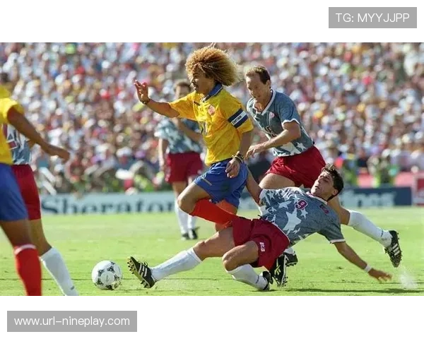 北美洲足球历史上最强球星是谁他的传奇故事与成就解析