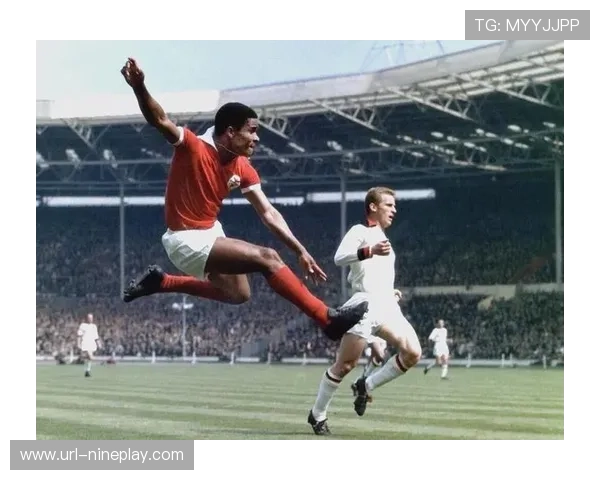 六号球衣的传奇足球明星与他在赛场上的伟大成就